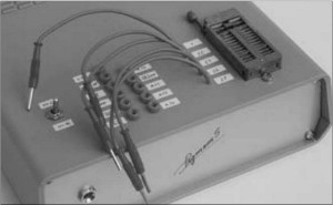 Programmatore universale di memorie