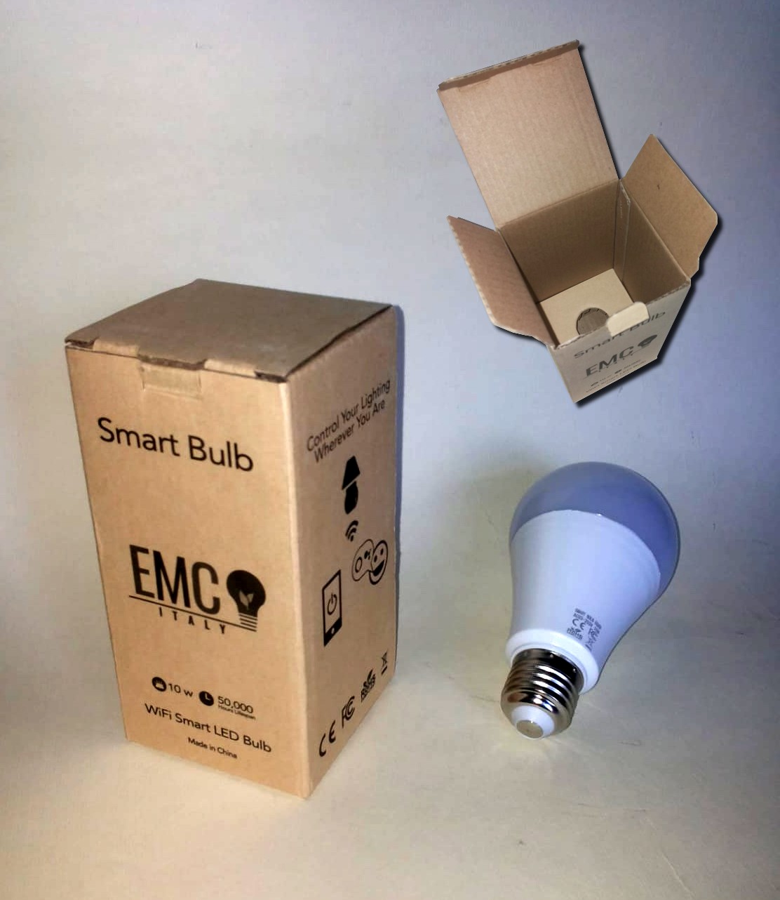 Figura 1: la confezione della Smart Bulb della EMC Italy