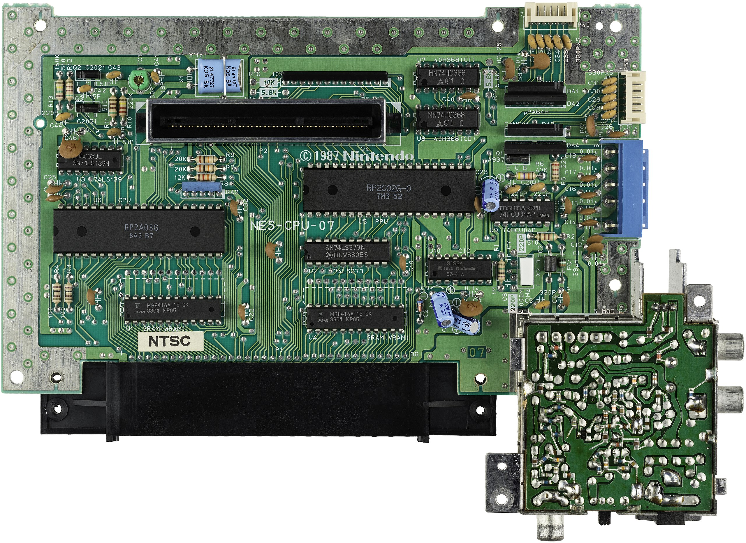 Motherboard della console NES.fonte Wikimedia: https://commons.wikimedia.org/wiki/User:Evan-Amos